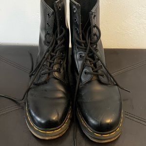 Dr. Marten’s 1460 Smooth Leather Lace Up Women US 9